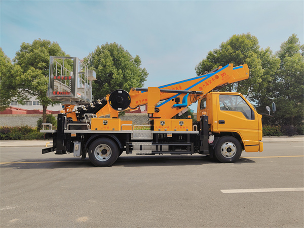 藍(lán)牌 國六 江鈴28米高 空 作 業(yè) 車